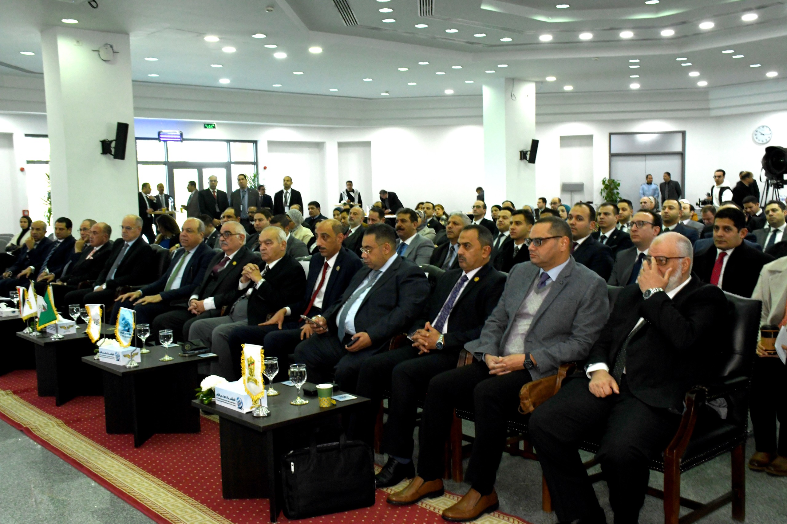 المؤتمر شهد حضورا مكثفا من المهتمين بالطيران والقانون 