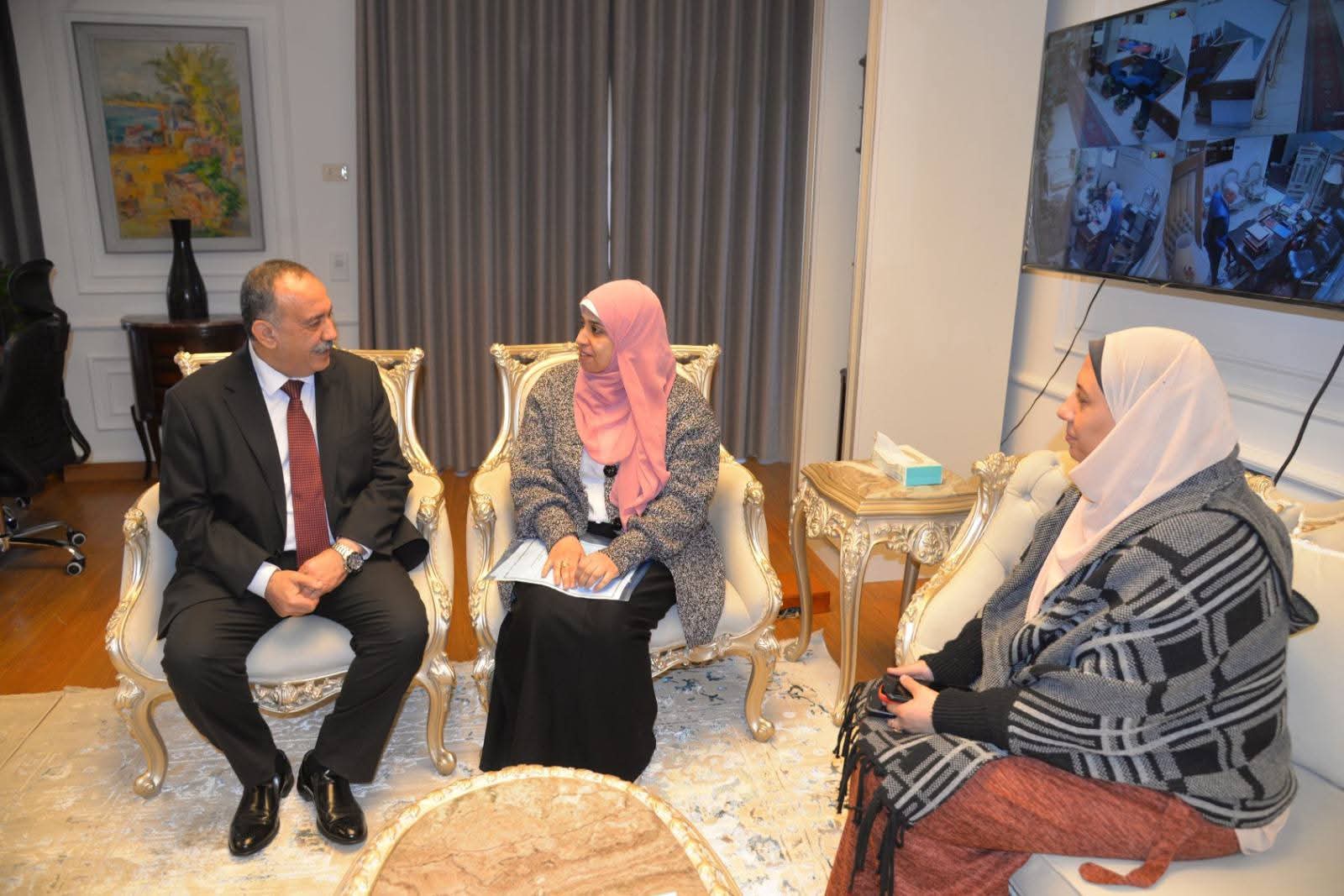 محافظ أسيوط يكرم زينب بدر "أيقونة التحدي