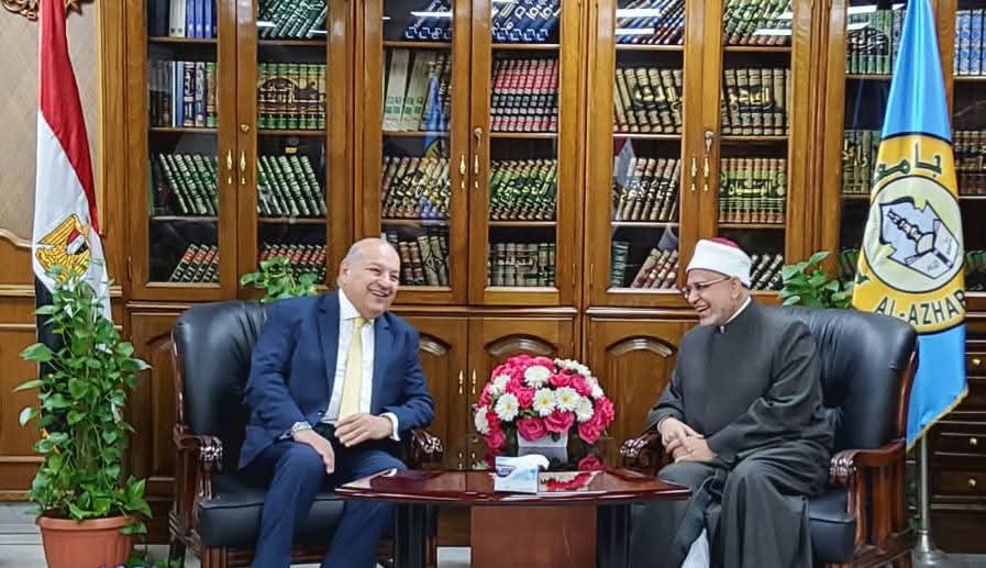 سلامة يرحب بالوحش فى رحاب الجامعة