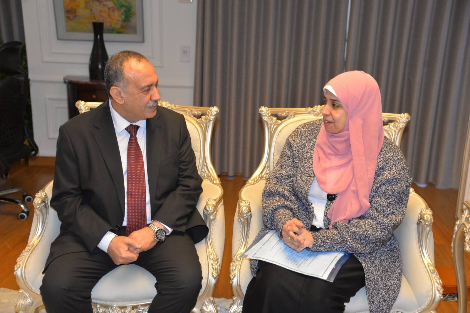 أبو النصر يكرم زينب بدر "أيقونة التحدي" ويقرر تعيينها ودعمها تقديرًا لكفاحها الملهم