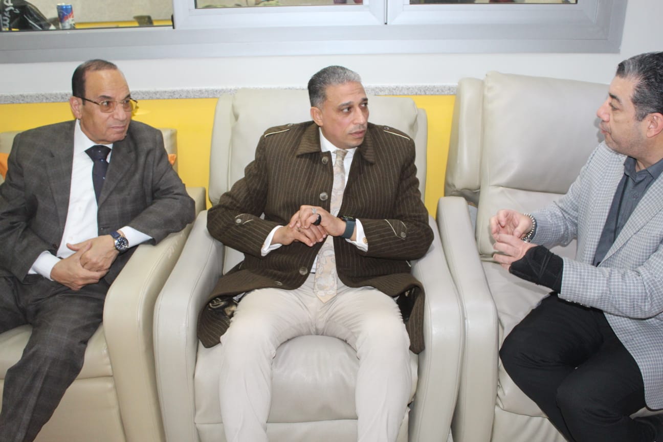 خلال زيارته للجنة مستشفى 57357 " عطية" : التعليم لا يتوقف أمام الألم 