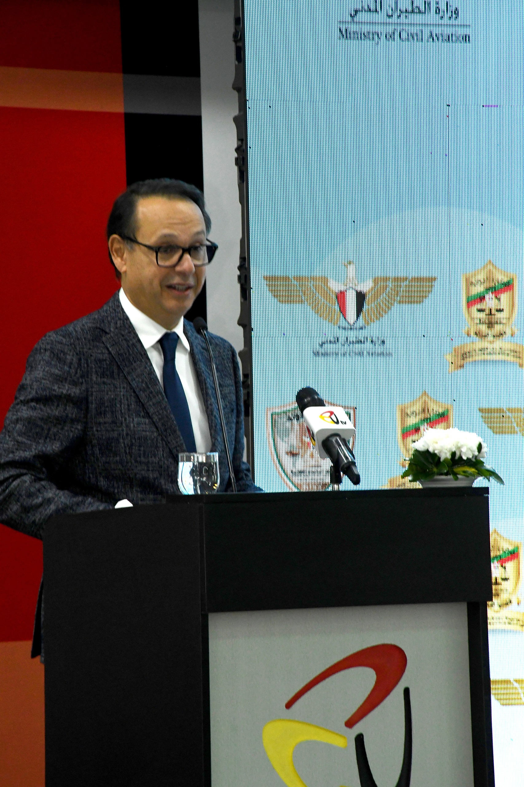 وزير الطيران المدني 