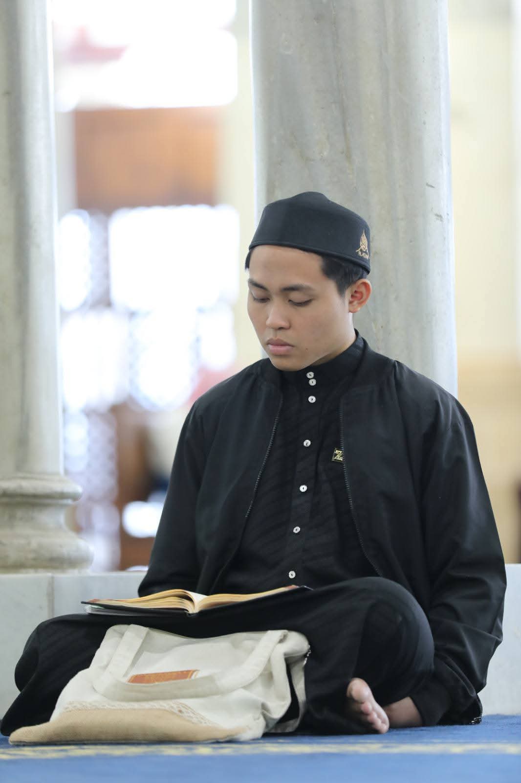 لانتهاء من الاستعدادات لاستقبال آلاف المصلين