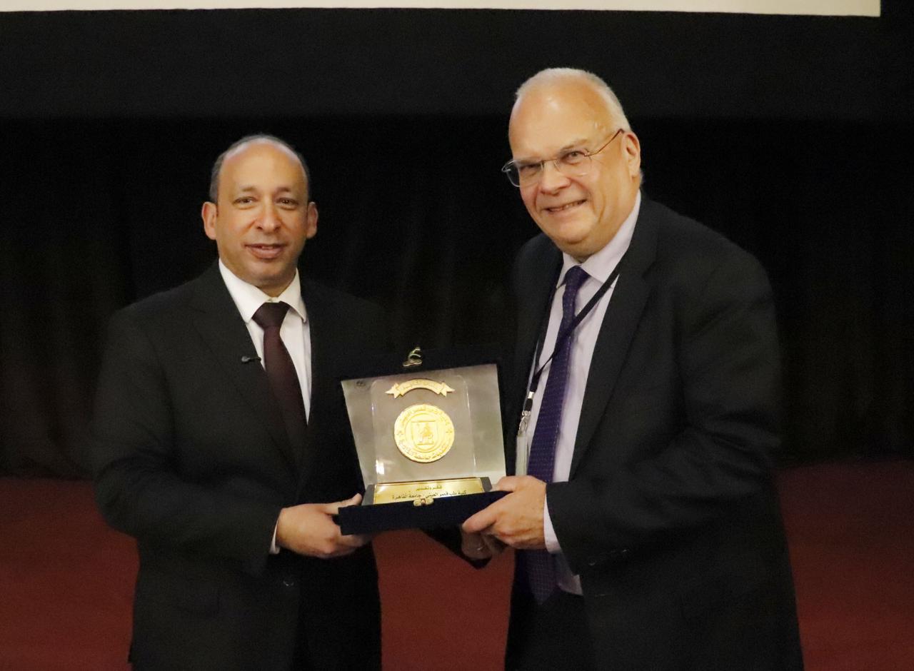 عميد كلية الطب يستقبل الوفد السويدي