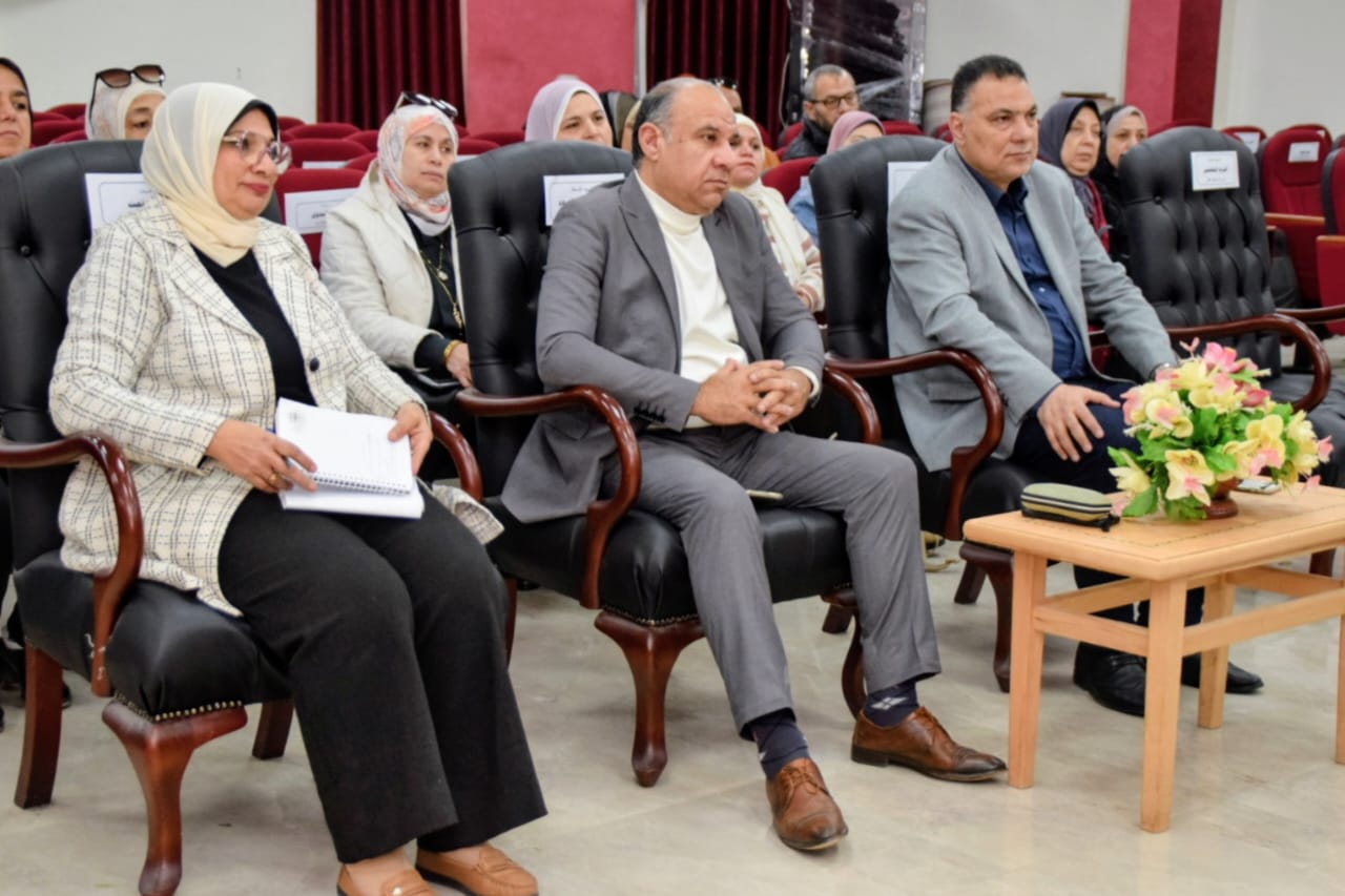 بدوي يناقش آليات تفعيل لائحة الانضباط المدرسي بمدارس بورسعيد  مع بدء الفصل الدراسي الثاني