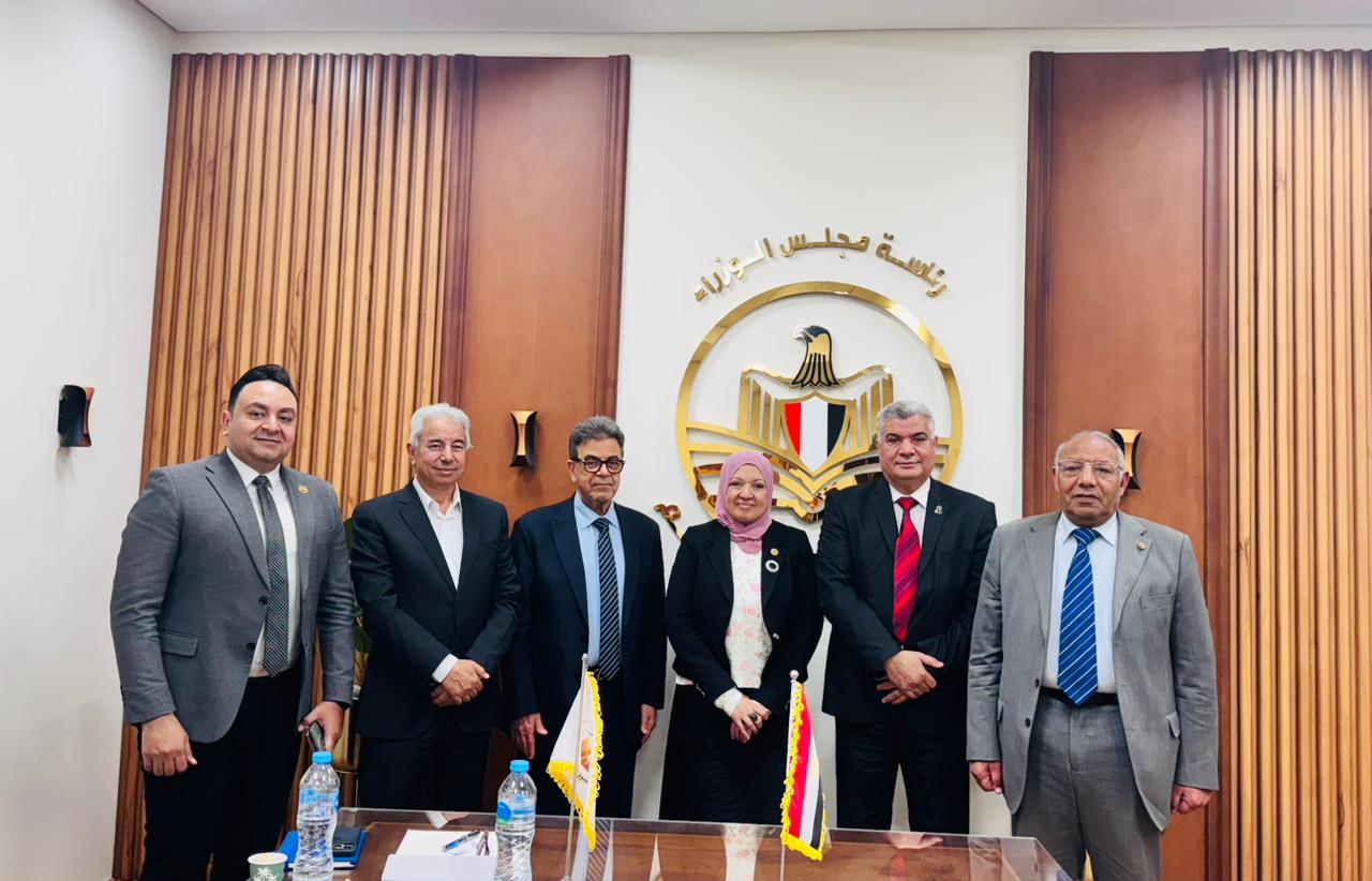 تعاون بين صندوق تطوير التعليم ونقابة البيطريين لوضع برامج جامعة الغذاء 