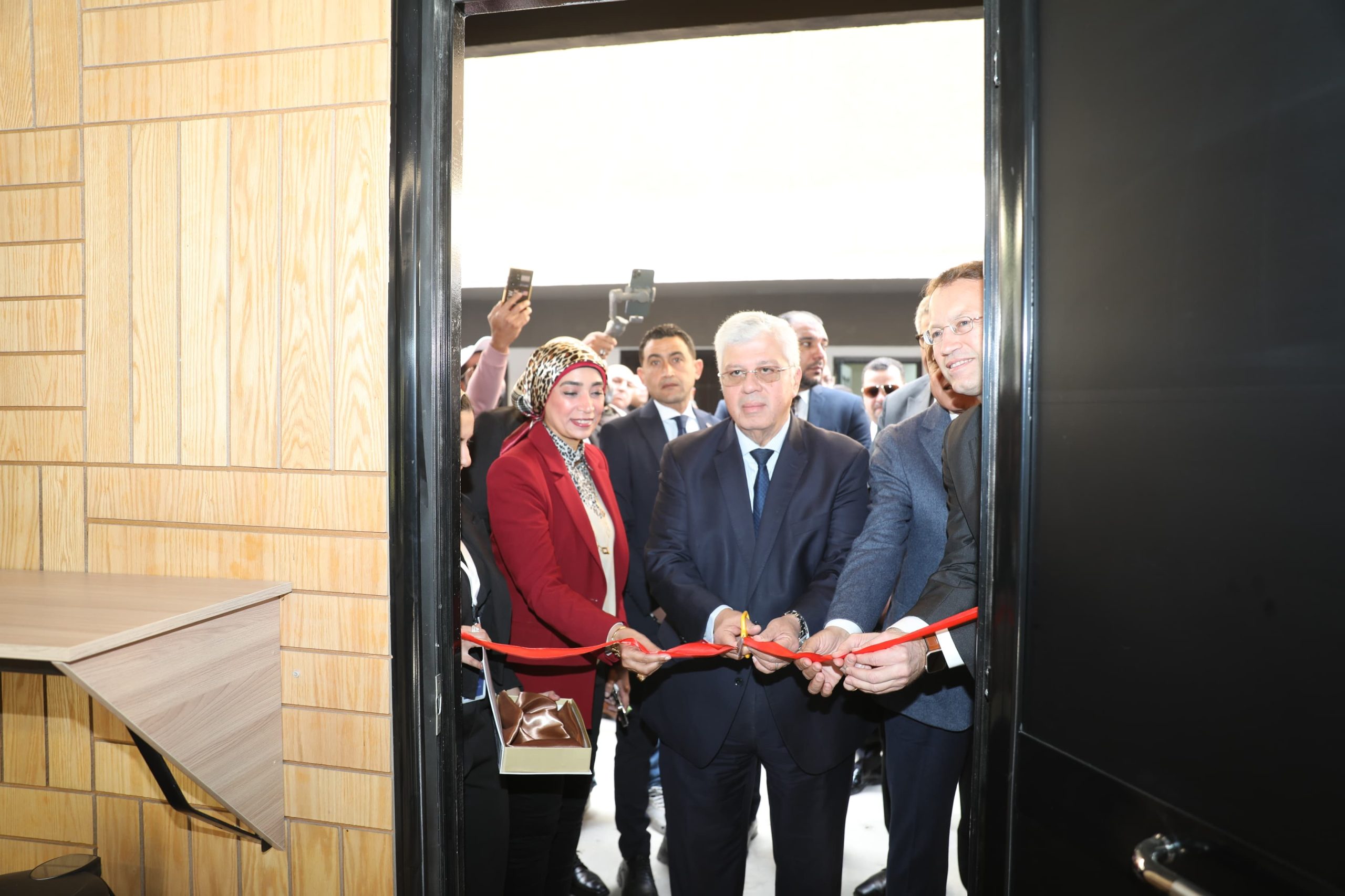 عاشور يفتتح مركز تمكين للإبداع والتكنولوجيا بكلية الفنون الجميلة بجامعة الأقصر