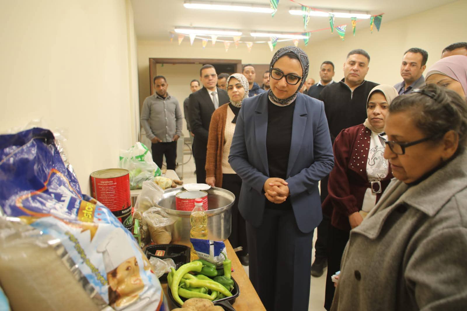 محافظ الوادي الجديد تتفقد «مطبخ المصرية»