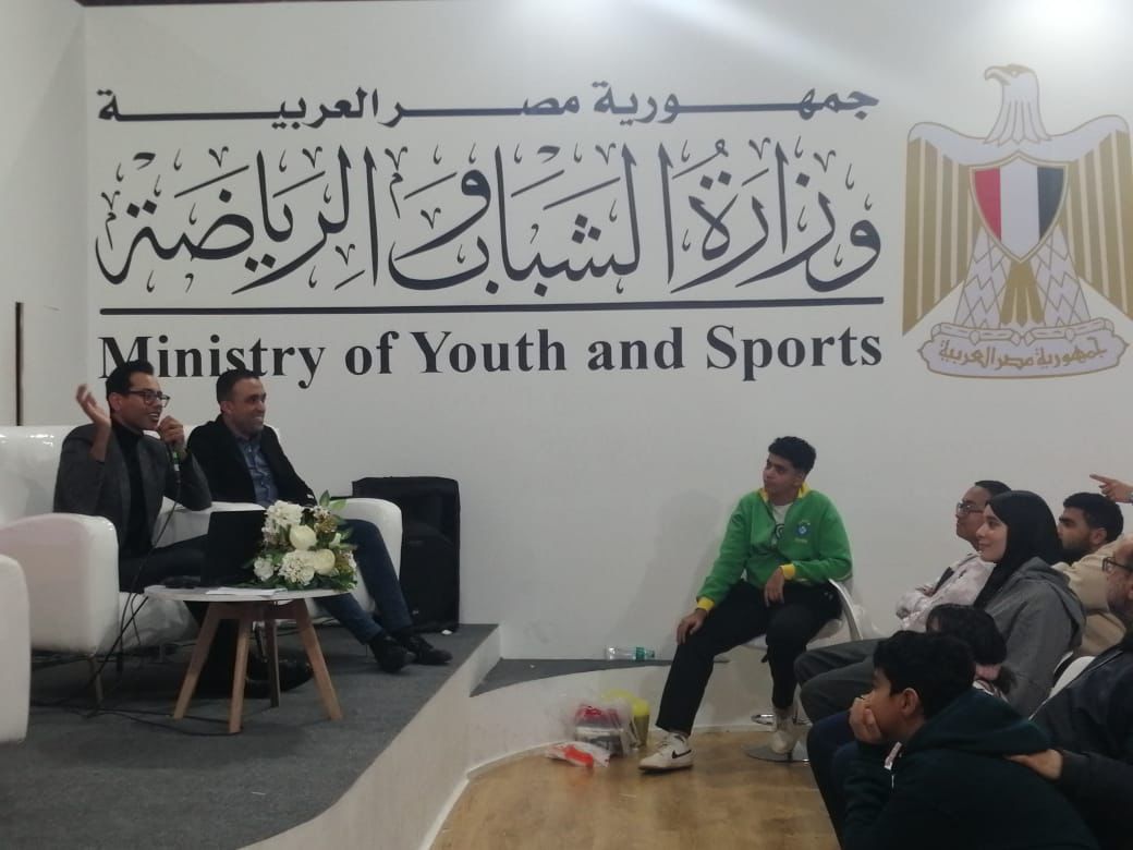 تقديم عرض علمي مميز حول العادات القوامية الخاطئة