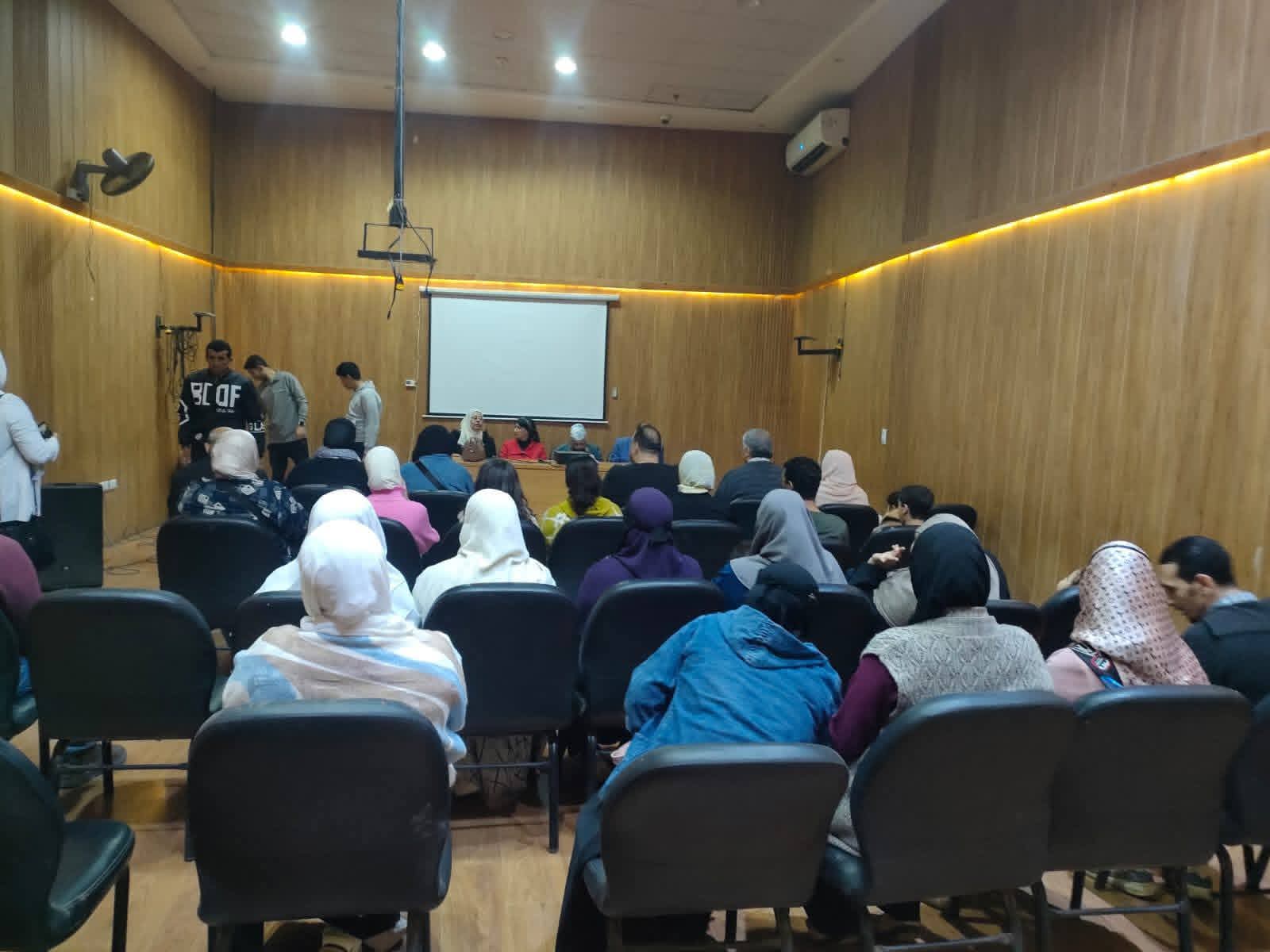 الثقافة تحتفي بمواهب مشروع «اعرف مبدع وارسمه" بقصر روض الفرج