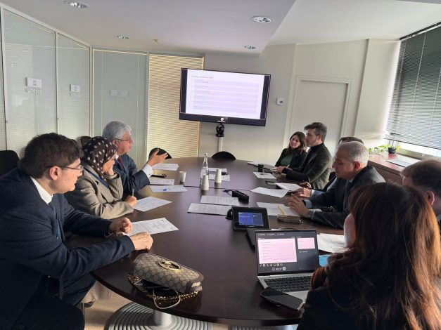 عاشور يلتقي ممثلي منظمة اليونسكو لبحث التعاون الرقمي التعليمي بالقارة الإفريقية 1 almomken.com 50fe0855