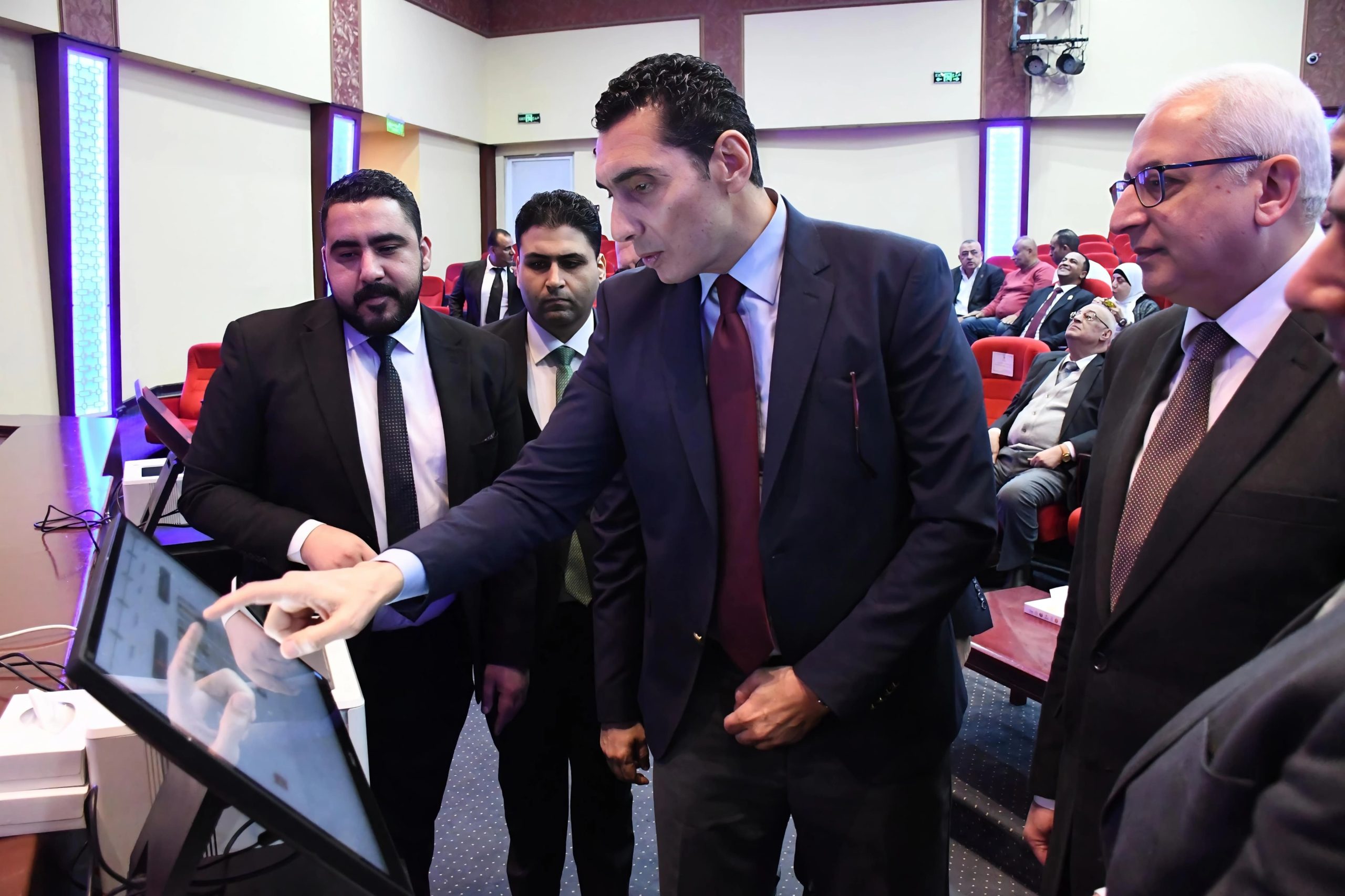 وزير الشباب والرياضة يشهد ملتقى استعراض نتائج التجربة الناجحة للانتخابات الإلكترونية 3 الوزير يشهد نتائج تجربة الانتخابات الاليكترونيه