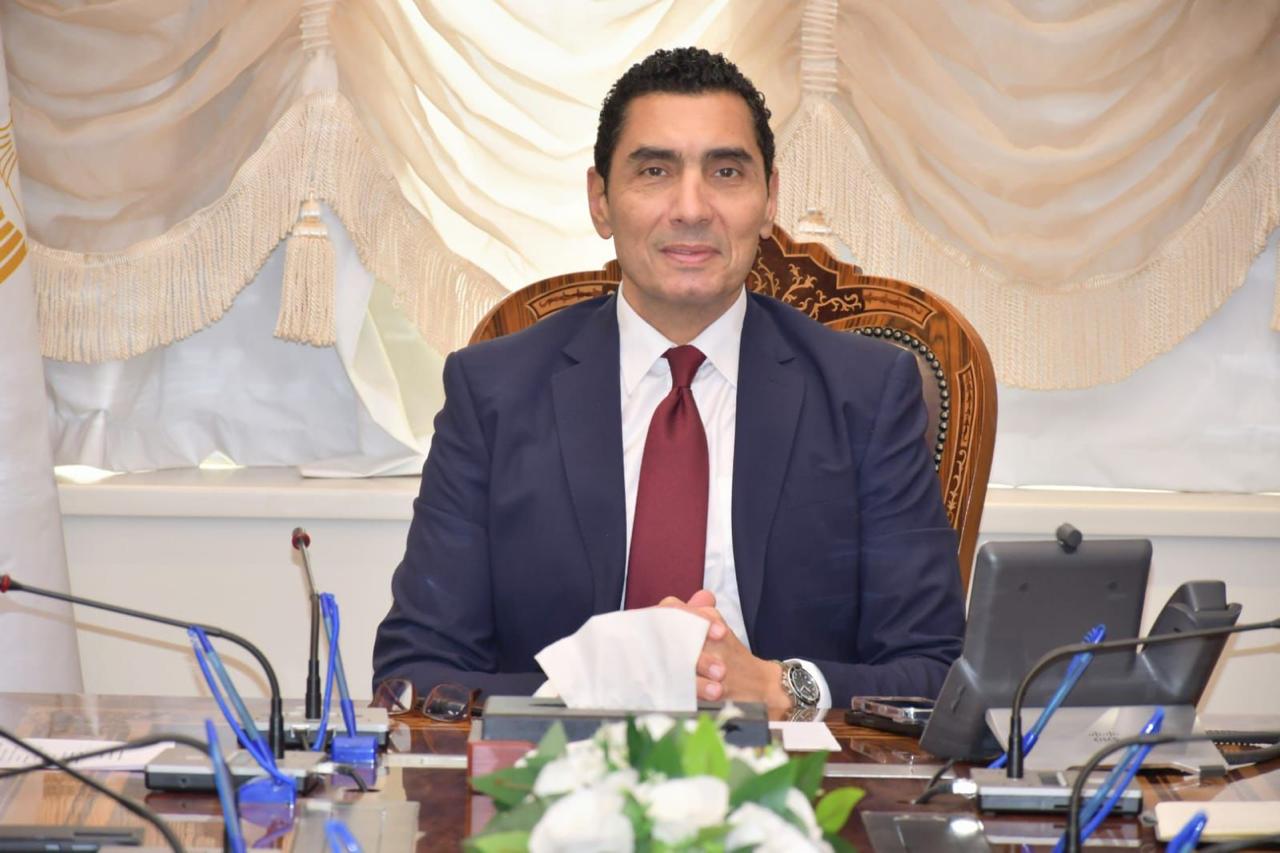 جوهر نبيل وزير الشباب والرياضة 