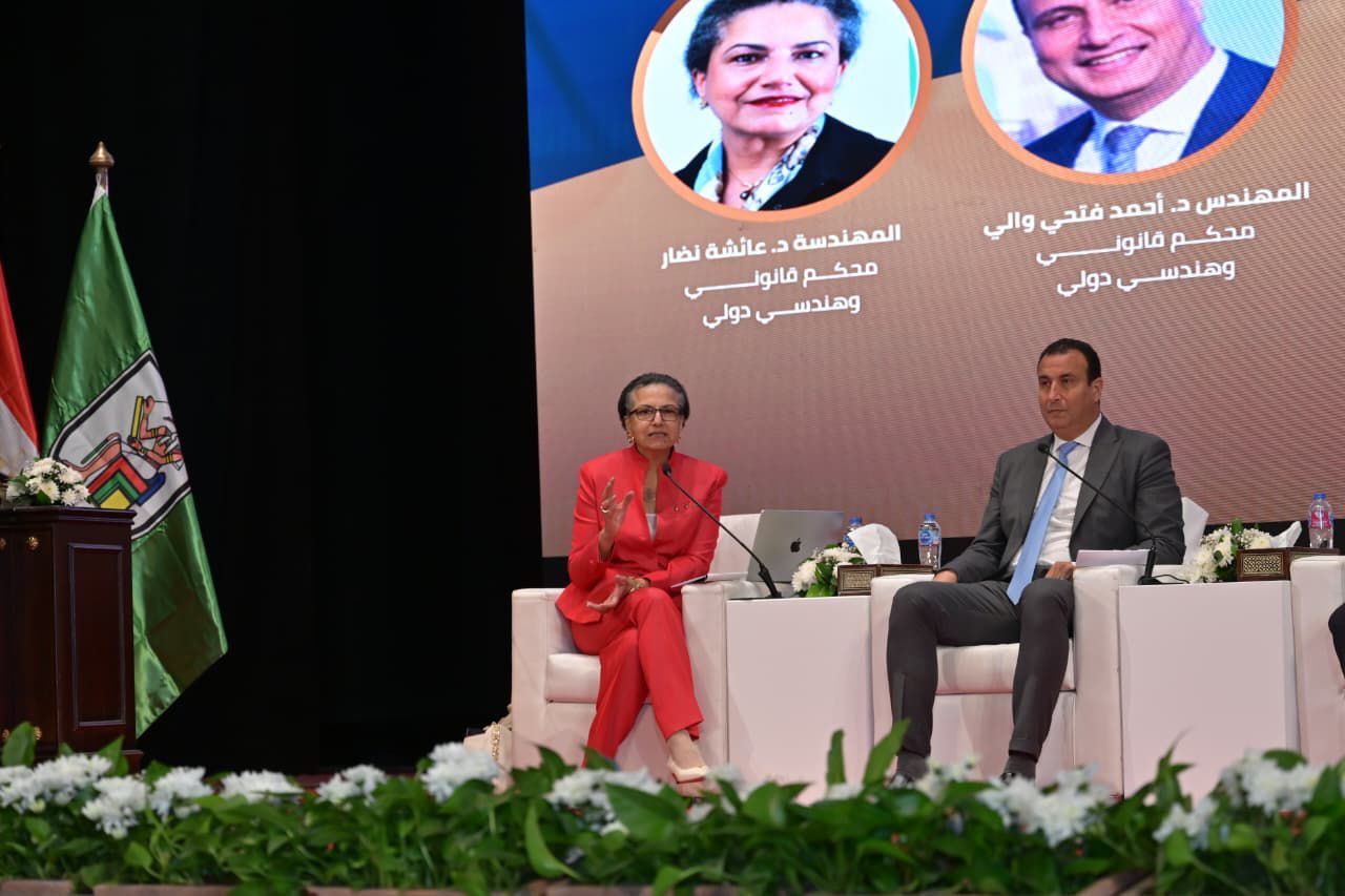 الجلسة الأولى لمؤتمر التحكيم في عقود الاستثمار بجامعة القاهرة