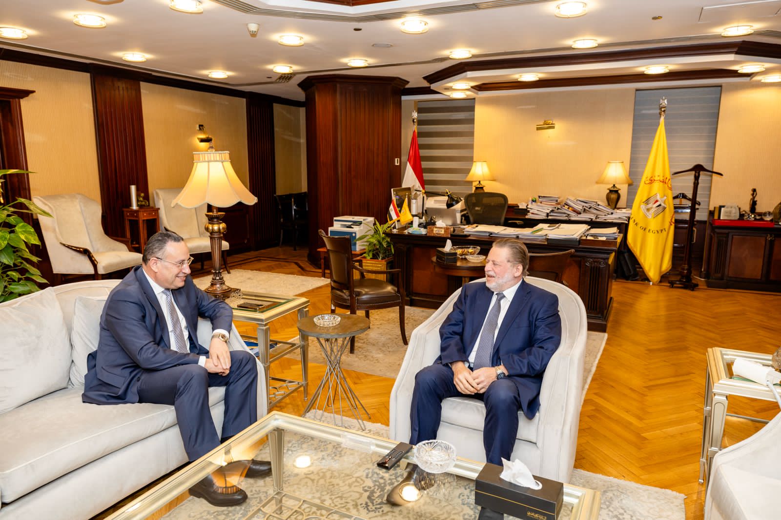 محافظ البنك المركزي يلتقي وزير التعليم العالي لبحث التعاون المشترك