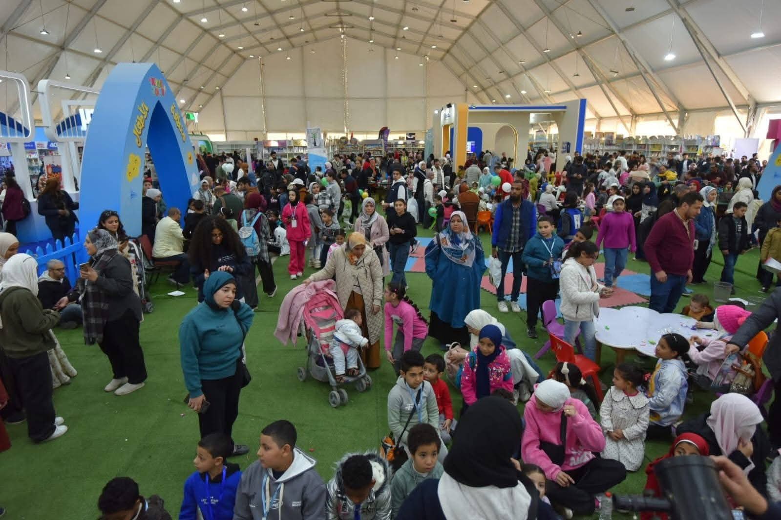 معرض القاهرة الدولي للكتاب يستقبل نحو 5.5 مليون زائر