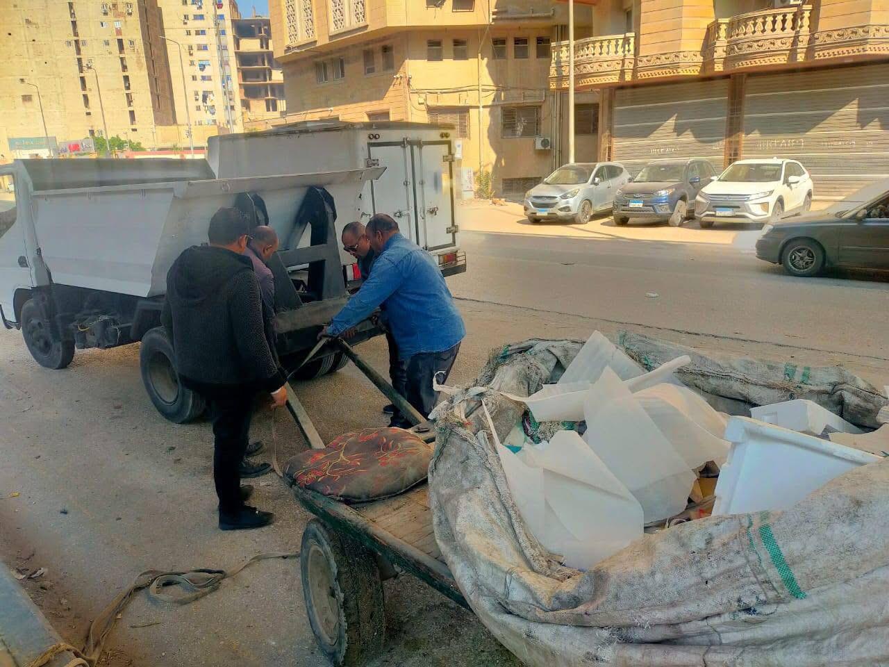 حملات مكثفة لمواجهة النباشين بمحافظ الجيزه 4 أكمنة ثابتة لضبط المركبات التى تلقى المخلفات