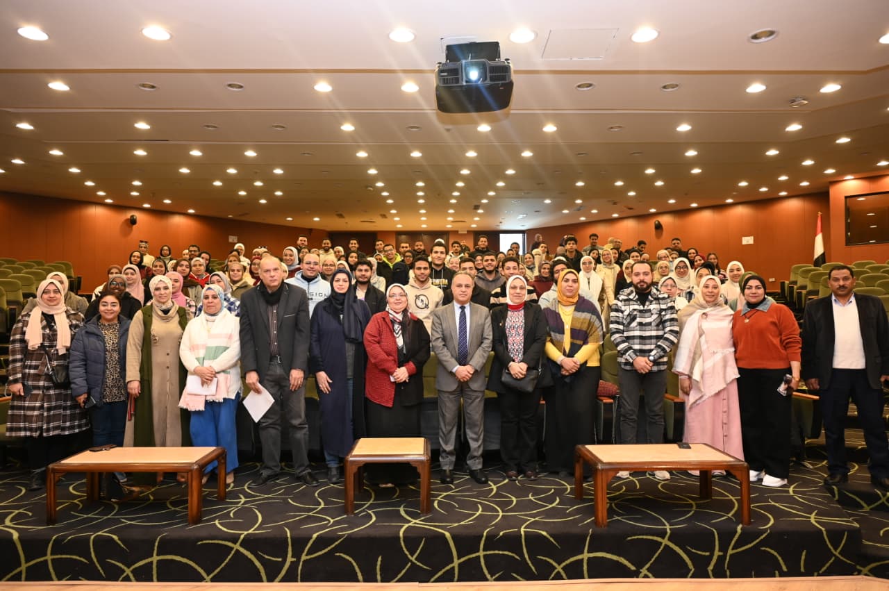 المدارس شكلت منصة تفاعلية لسد الفجوة بين المناهج الأكاديمية والتطبيق العملي