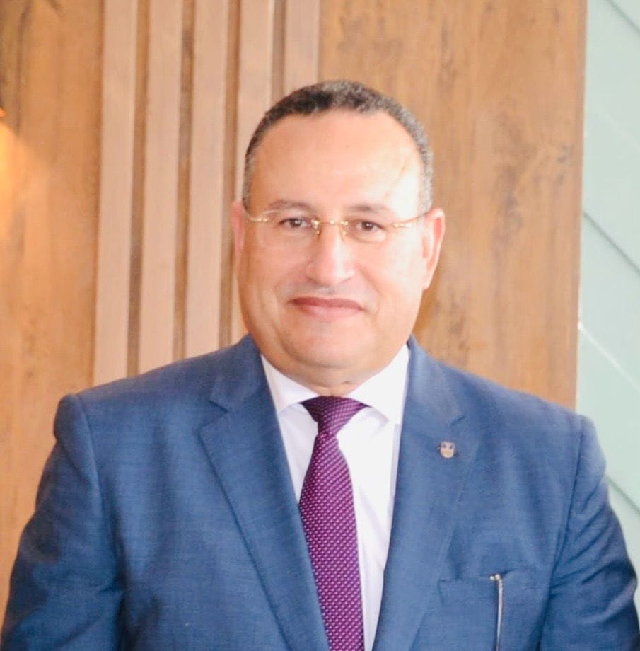 عبدالصادق يشكر أيمن عاشور ويهنئ قنصوه لتوليه منصب وزير التعليم العالي والبحث العلمي 3 د عبد العزيز قنصوة وزير التعليم العالي والبحث العلمي الجديد