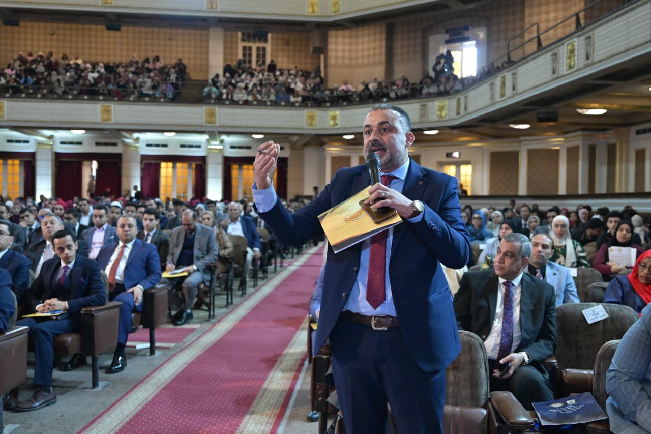 فُتح باب الحوار والمناقشة مع الحضور
