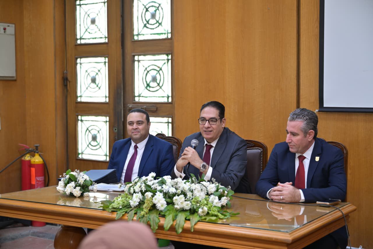القاهرة تطلق برنامجًا موسعًا لتأهيل القيادات والكوادر الإدارية