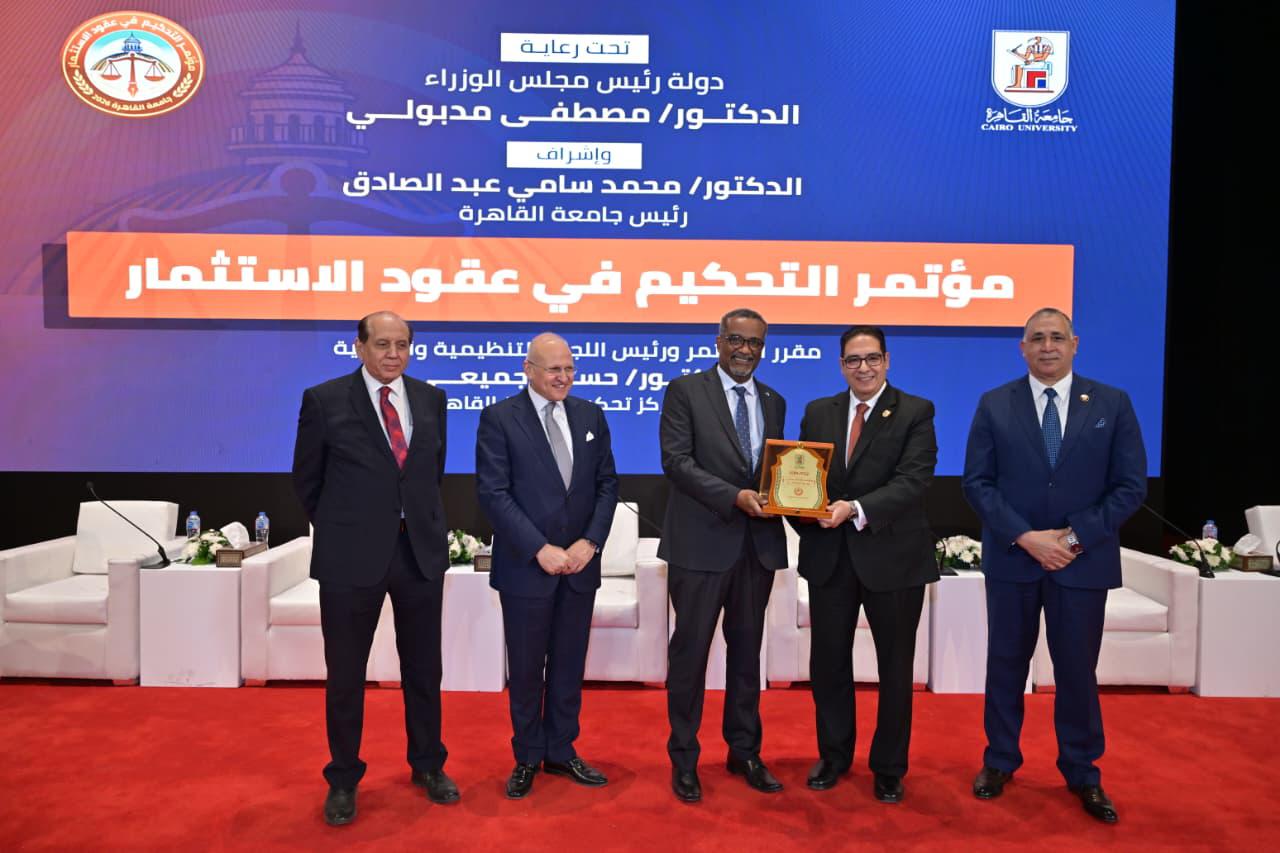 رئيس الجامعة: عالم الاستثمار يقاس بمدى قوة البيئة التشريعية والقانونية لضمان استقرار المعاملات