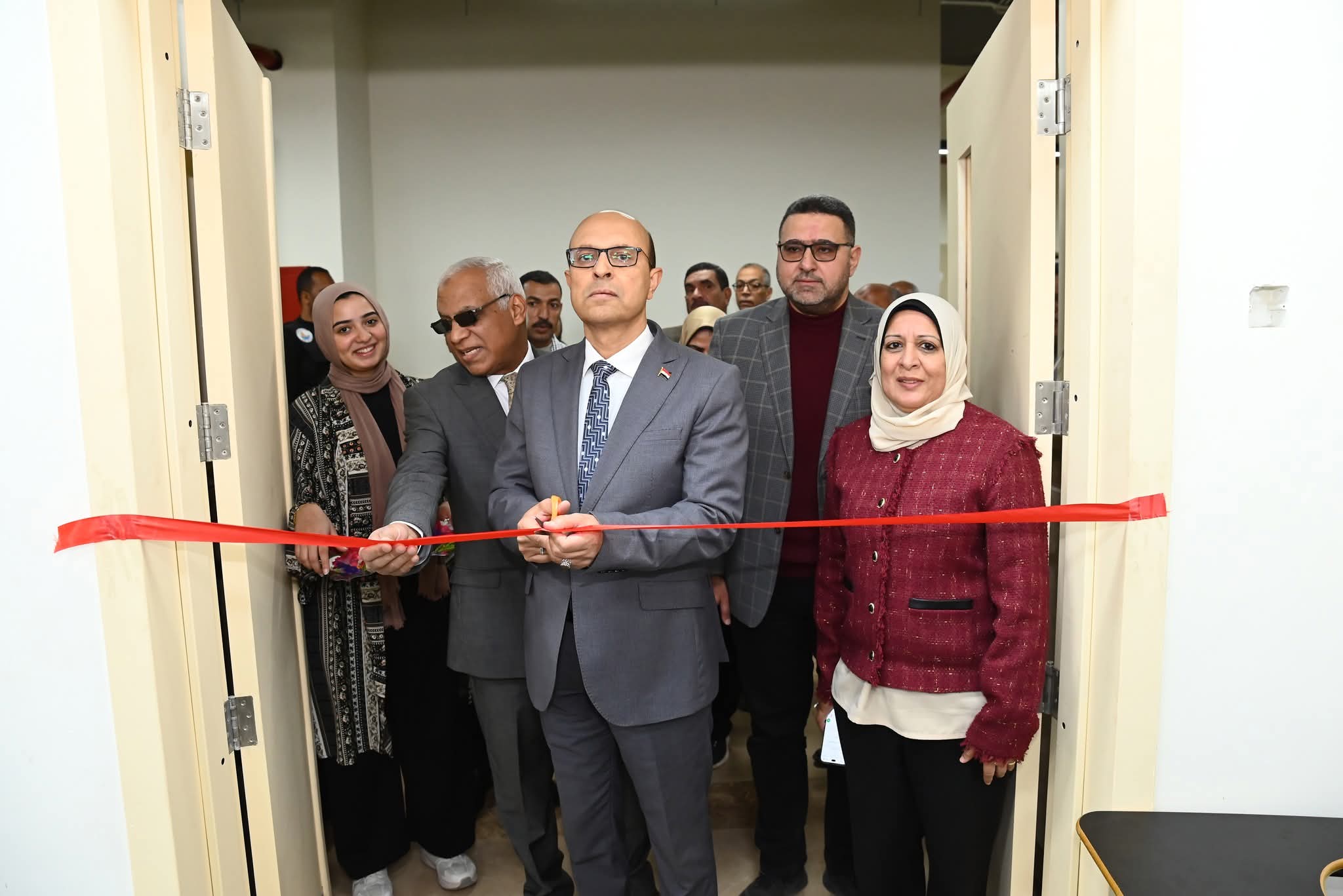 ١٠ مليون جنيه لتجهيز معامل كلية العلوم