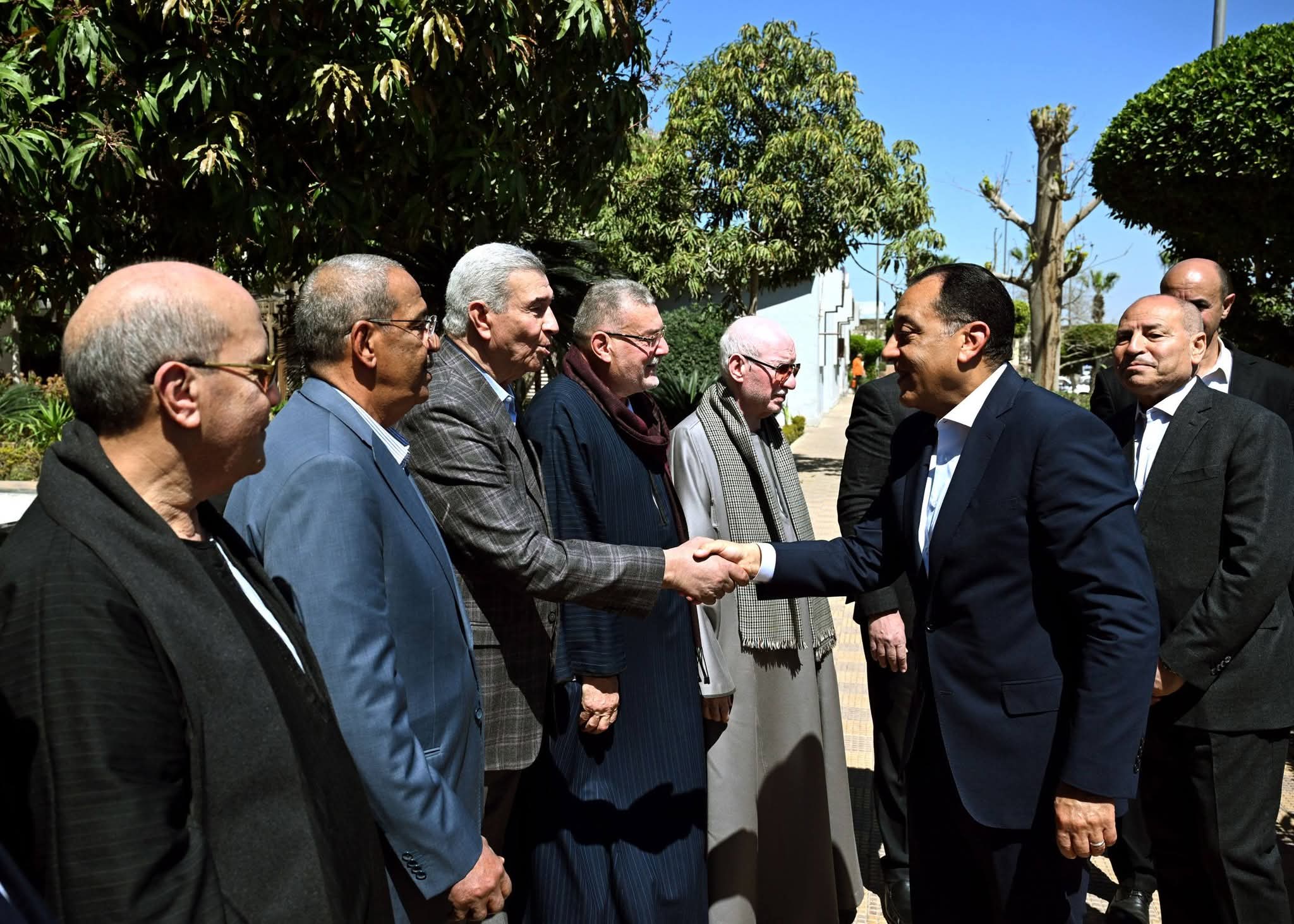 مدبولي يتفقد سوق العبور لتجارة الجملة  لمتابعة كفاءة سلاسل الإمداد واستقرار الأسواق