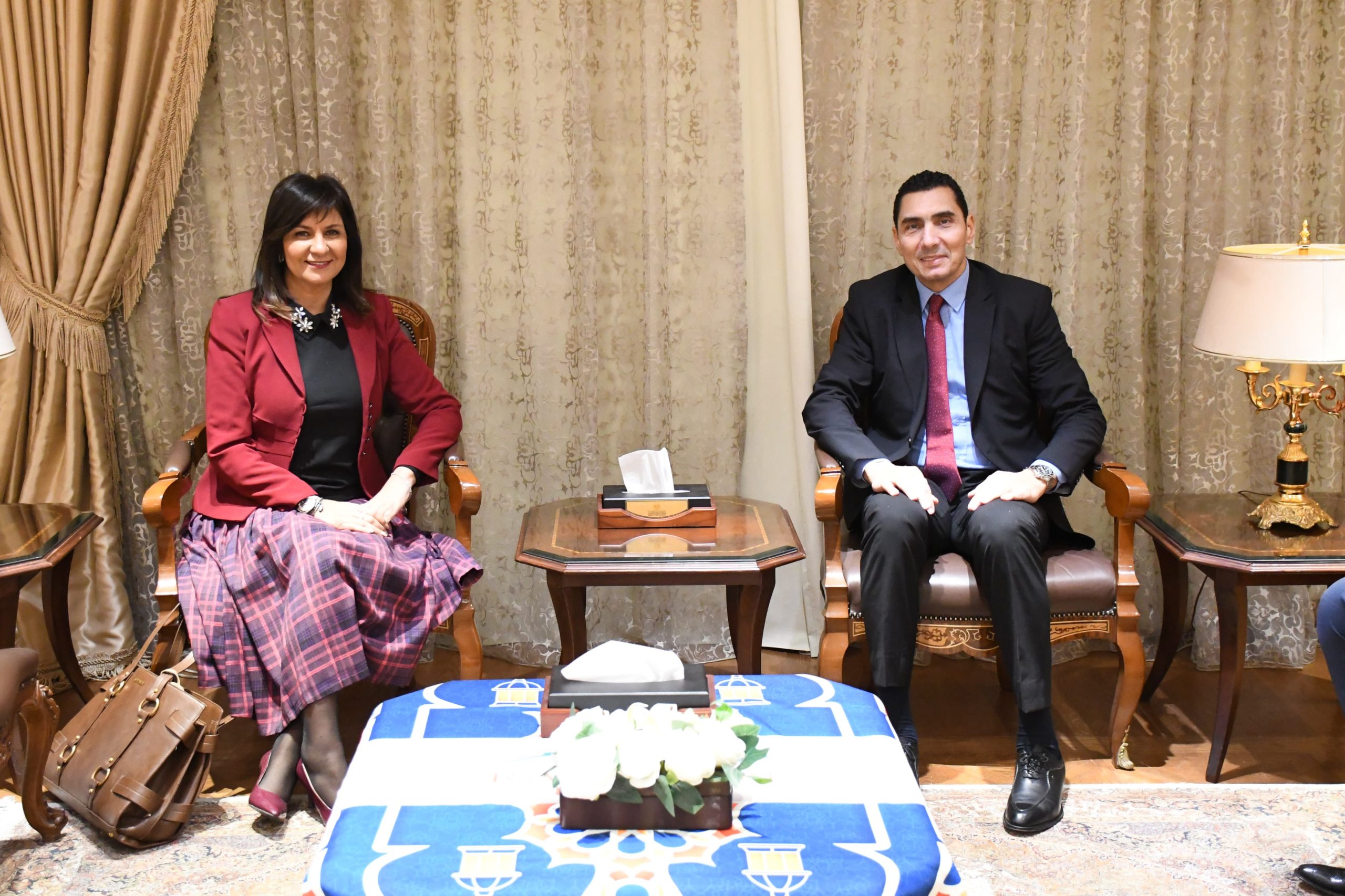 نبيل يلتقى  نبيلة مكرم لاستعراض نتائج المرحلة الأولى من مراكز السلامة النفسية والاستعداد للمرحلة الثانية