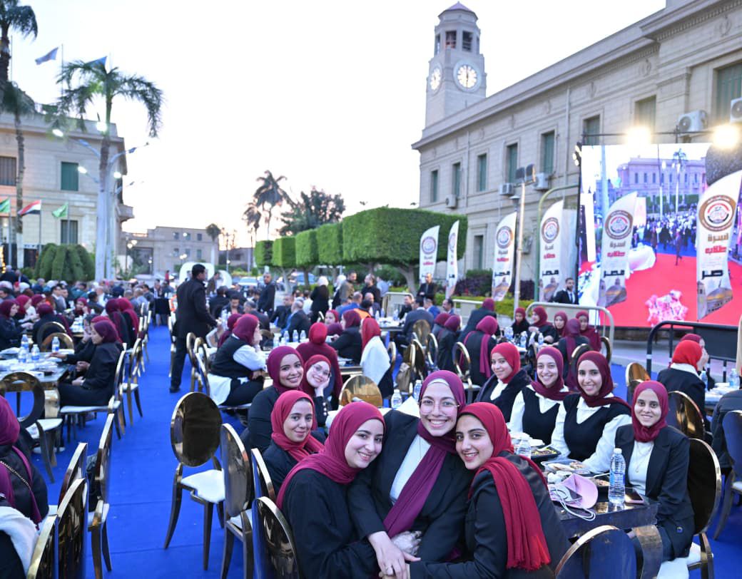 الإفطار الجماعي يعكس روح الأسرة الواحدة