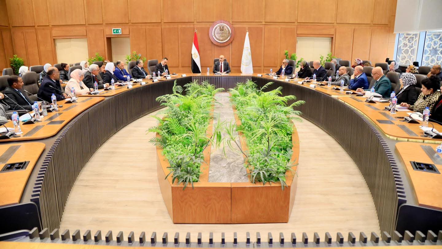 اجتماعًا موسعًا مع الدكتورة همت ابو كيلة  ووكلاء المديرية