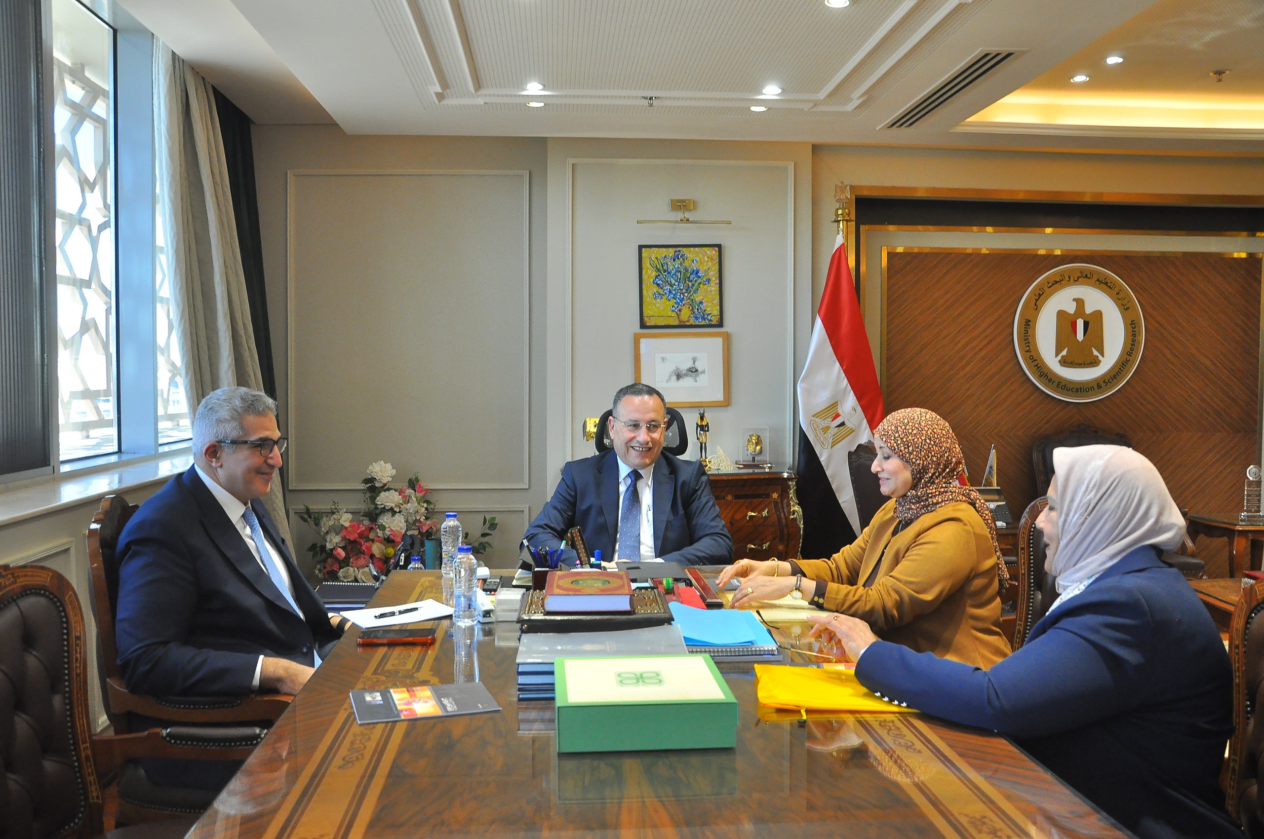 التعليم  العالي  يبحث تعزيز كفاءة الخريجين بقطاع التمريض