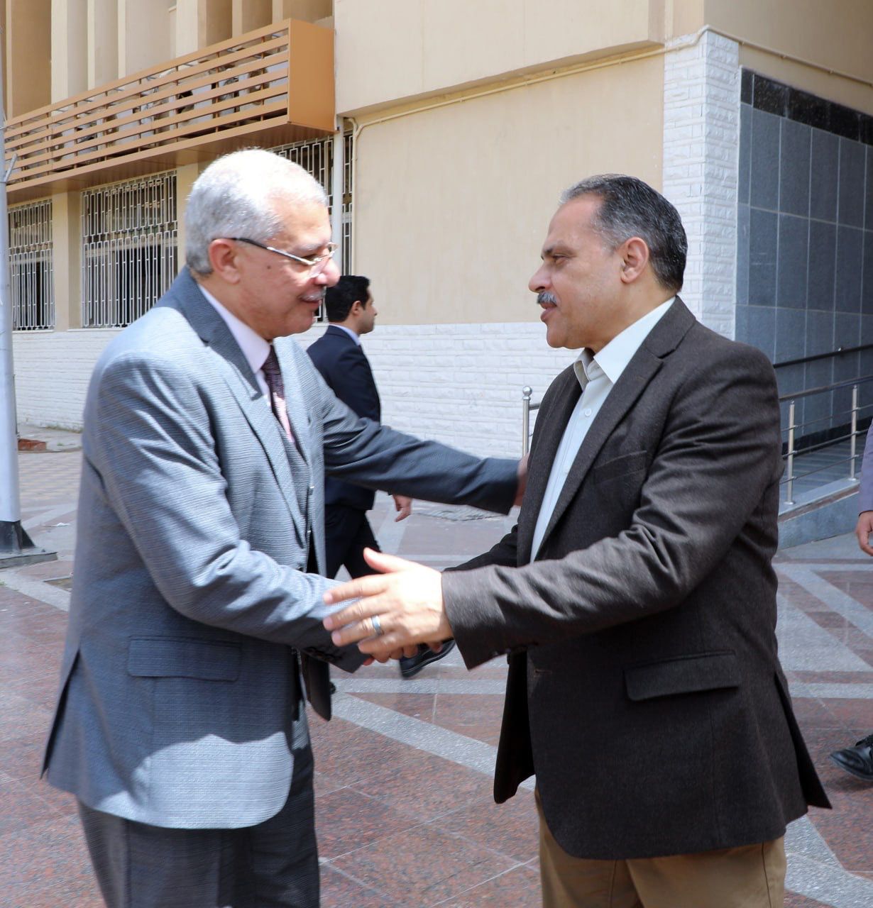 مجلس جامعة الزقازيق  يكلف عمداء الكليات بمتابعة ترشيد استهلاك الكهرباء