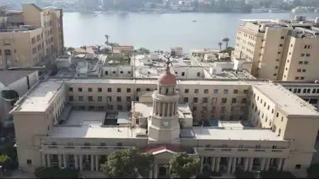 رئيس جامعة القاهرة يناقش أداء مستشفيات جامعة القاهرة فى أيام عيد الفطر المبارك