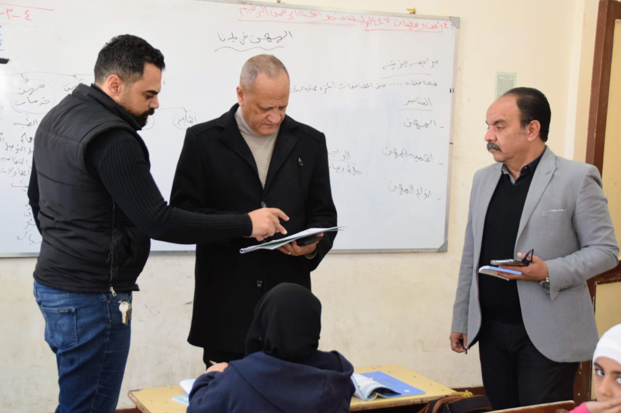 بدوي يتابع انتظام اليوم الدراسي بمدرسة طارق بن زياد الابتدائية 