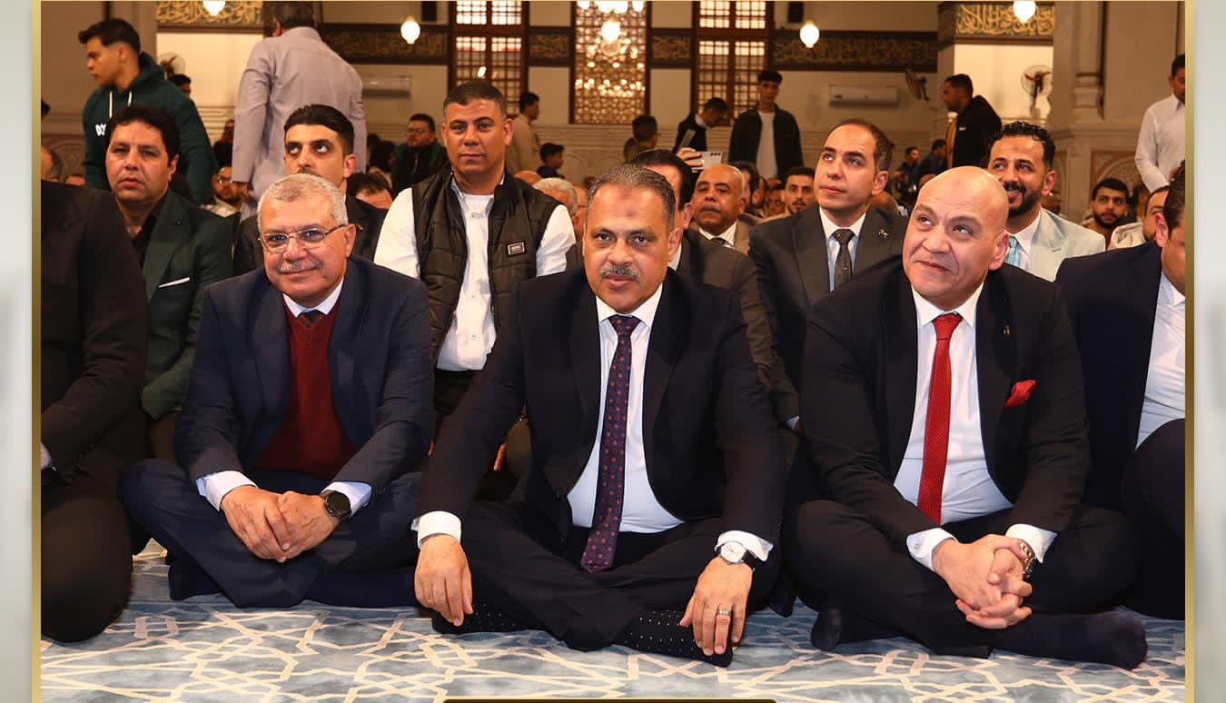 الاشمونى ورئيس جامعة الزقازيق يؤديان صلاة عيد الفطر المبارك وسط أجواء احتفالية مبهجة