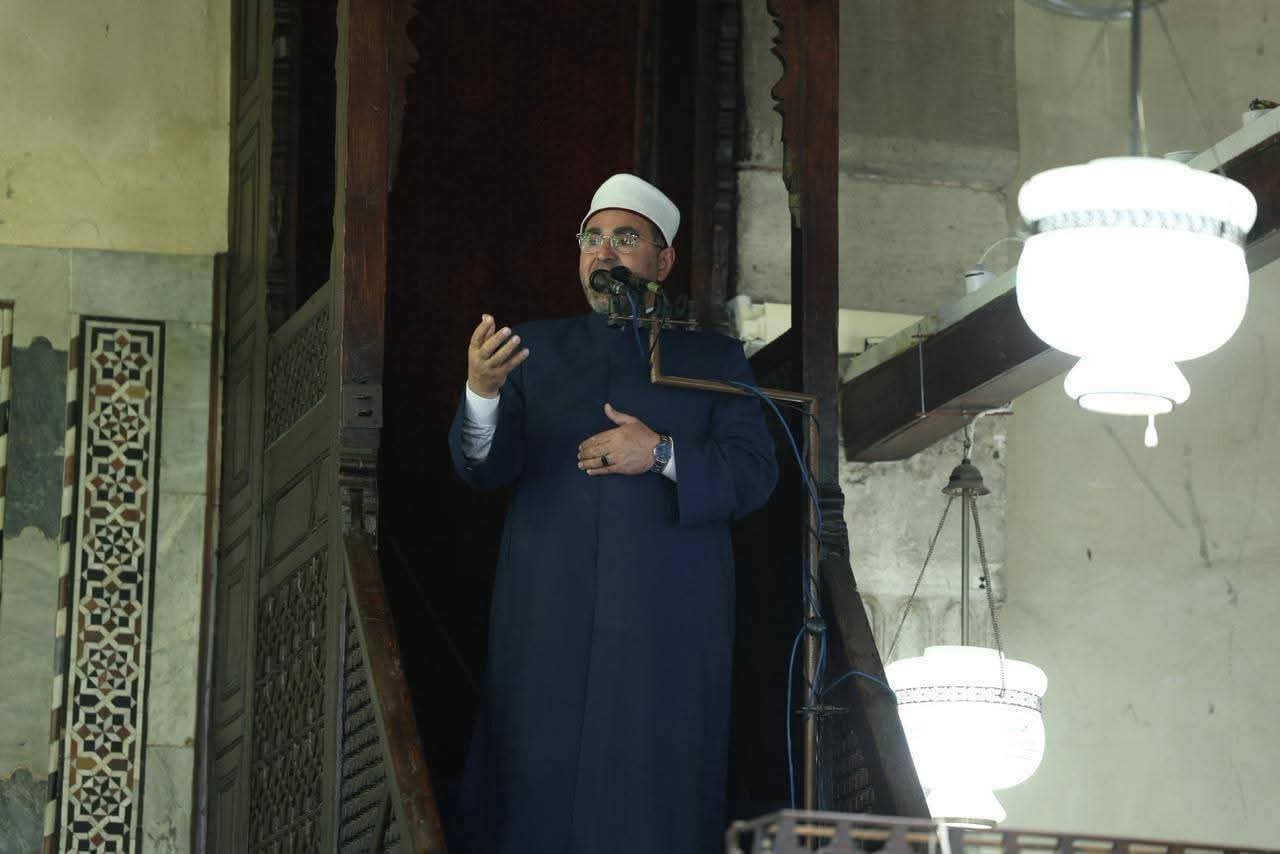 آلاف المصلين يؤدون صلاة العيد بالجامع الأزهر الشريف