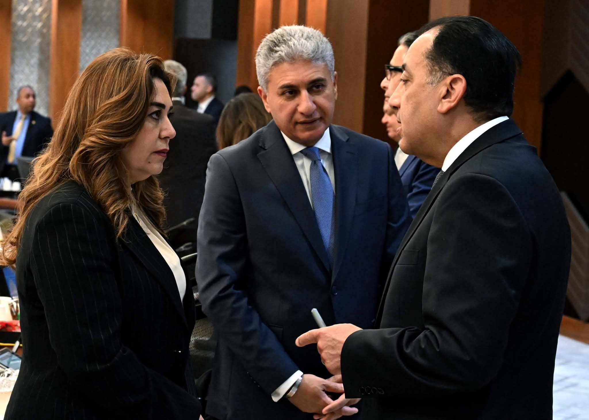 رئيس الوزراء: العمل بالمدارس والجامعات مستمر كما هو بدون تغيير