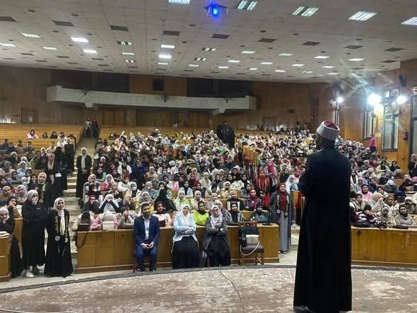 المنصورة تواصل فعاليات «موسم الجامعات» بالتعاون مع الأزهر الشريف لتعزيز الوعي الأسري والديني لدى الطلاب 5 المنصورة تواصل فعاليات «موسم الجامعات