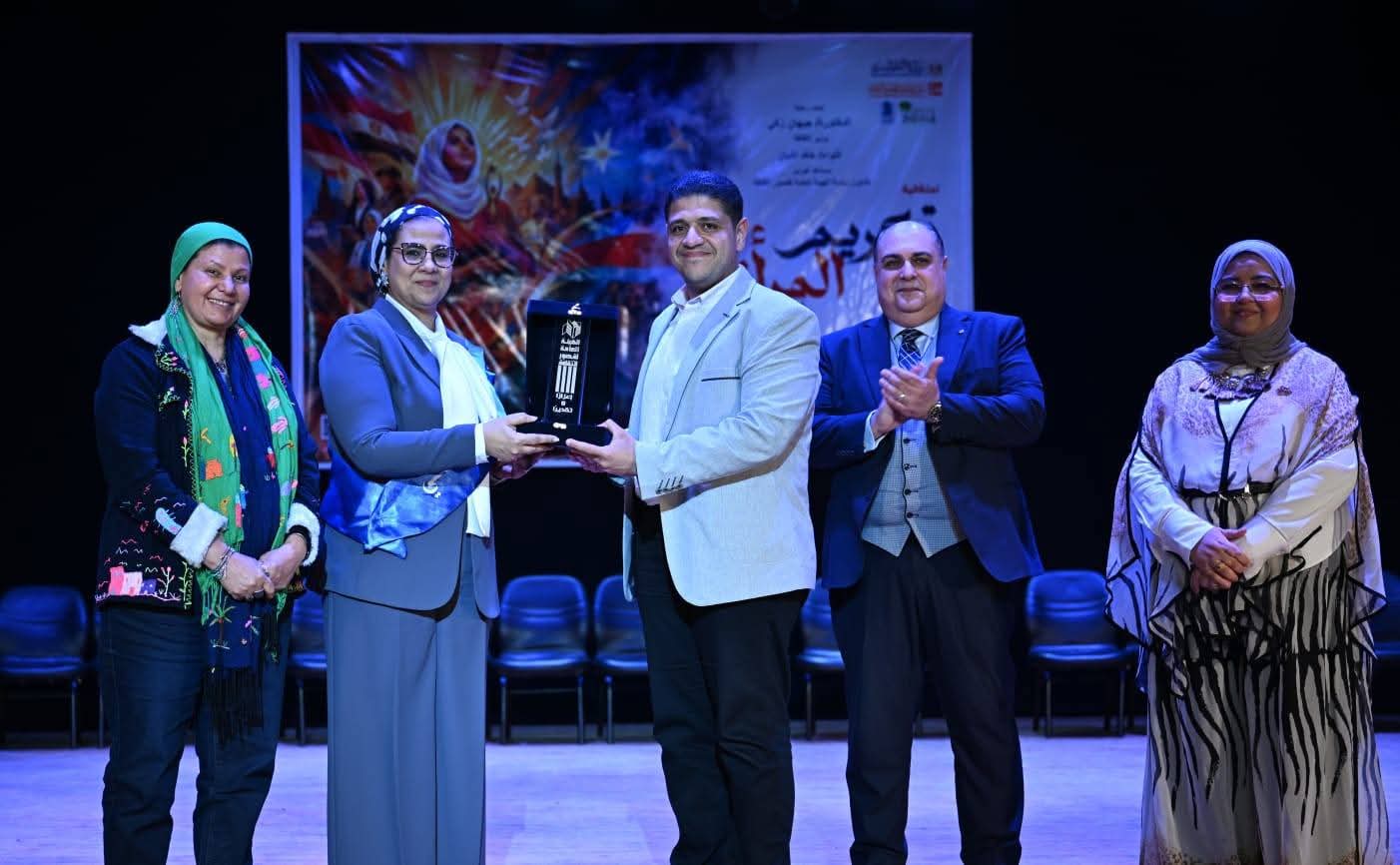 قصور الثقافة تحتفي بعطاء المرأة المصرية وتكرم رائدات العمل والإبداع والأمهات المثاليات