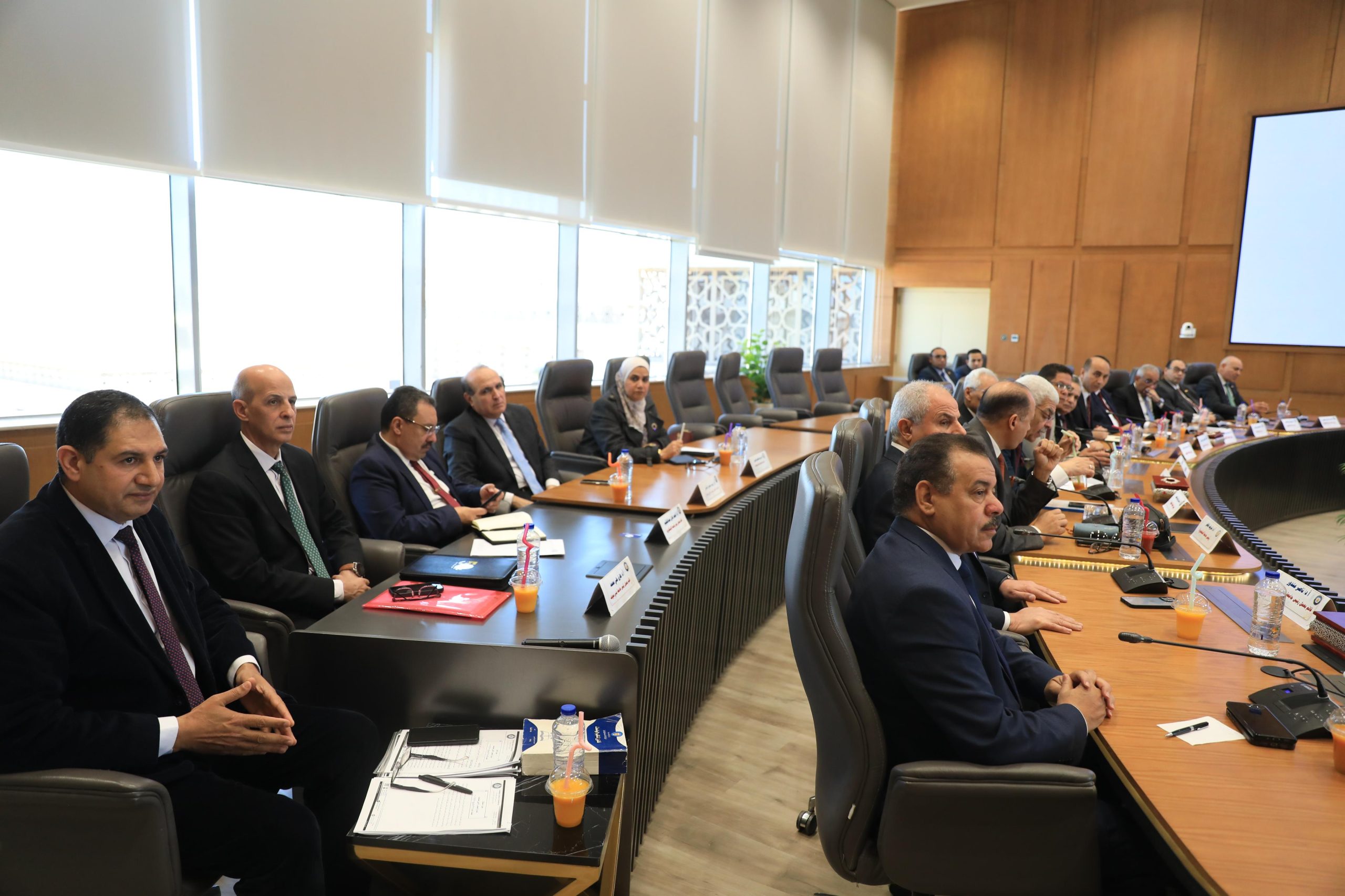 التنسيق الكامل بين المستشفيات الجامعية ومستشفيات وزارة الصحة للارتقاء بالخدمات الصحية للمواطنين