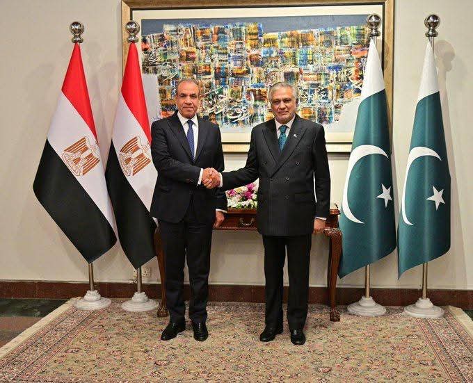 تضافر الجهود الإقليمية والدولية لاحتواء الموقف وخفض التصعيد 