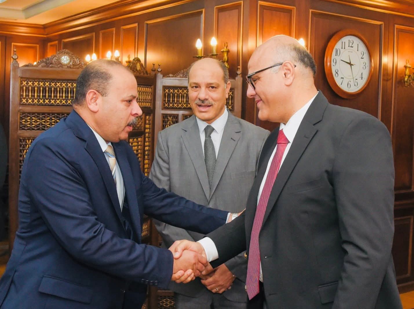 تعليم اسكندرية يهنئ محافظ الإسكندرية بعيد الفطر المبارك 