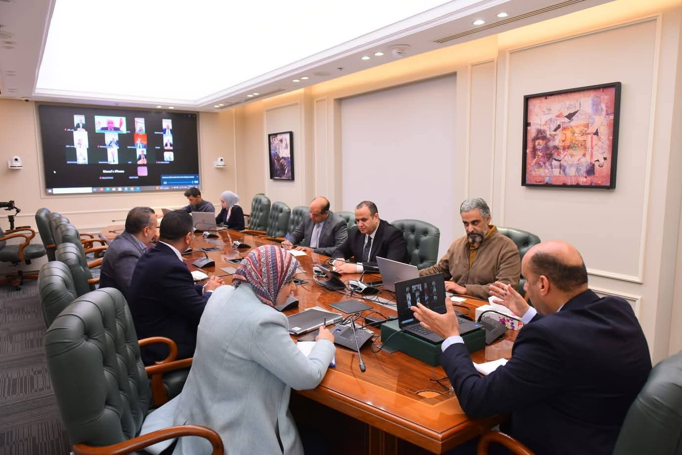 العمل تكثيف المتابعة والرصد للاطمئنان على العمال المصريين في الأحداث الجارية