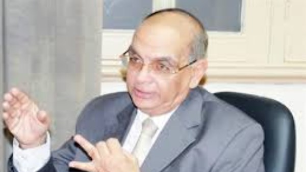 د حسين خالد وزير التعليم العالي السابق رئيس تحرير المجلة 