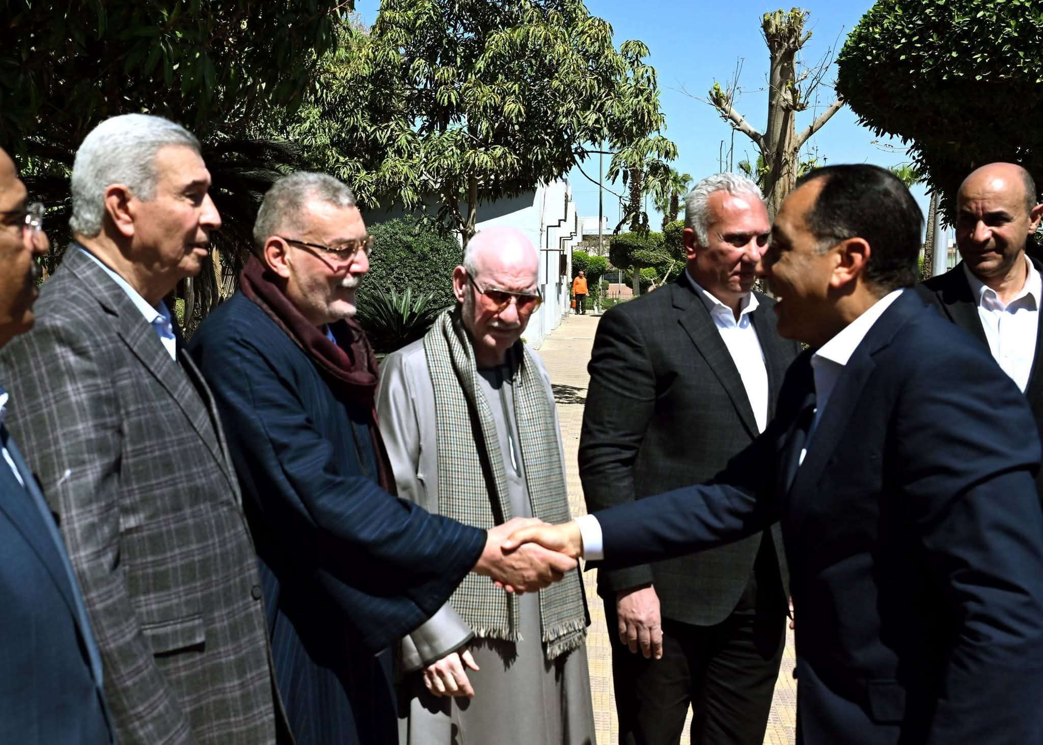 مدبولي يتفقد سوق العبور لتجارة الجملة  لمتابعة كفاءة سلاسل الإمداد واستقرار الأسواق