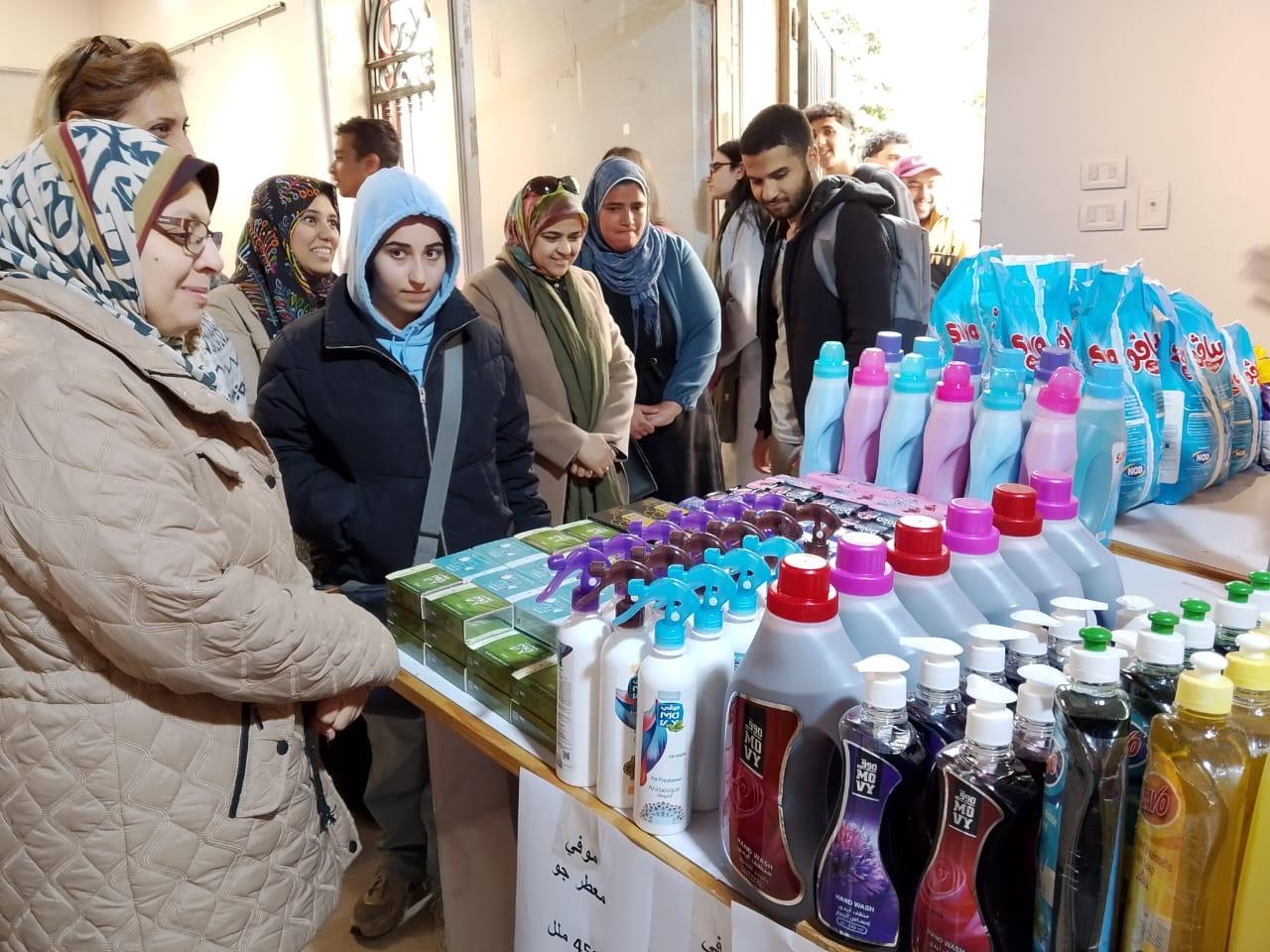 معرض «فرحة رمضان» بكلية الفنون التطبيقية