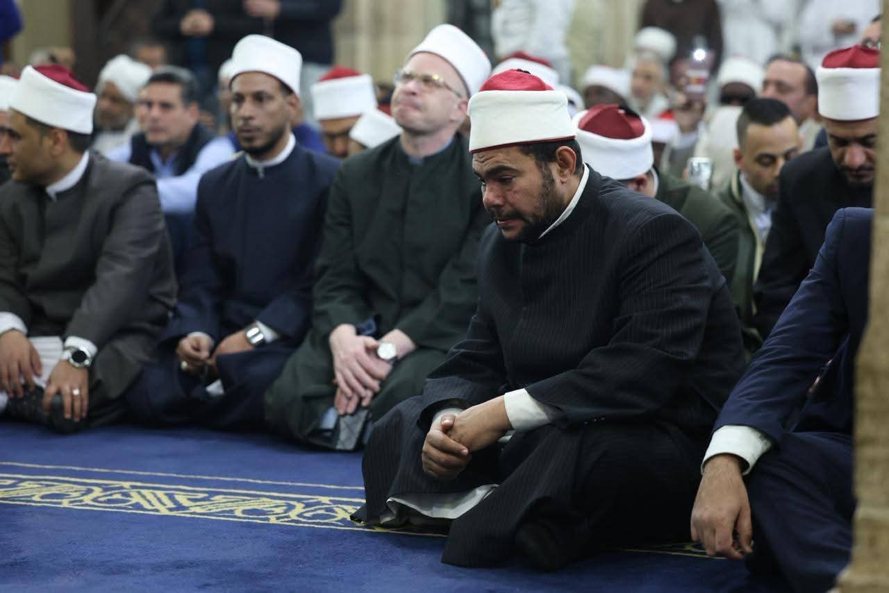 صور آلاف المصلين يؤدون صلاة العيد بالجامع الأزهر الشريف