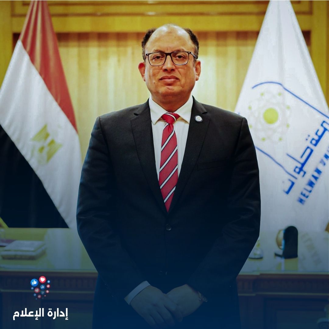 الدكتور السيد قنديل رئيس الجامعة،