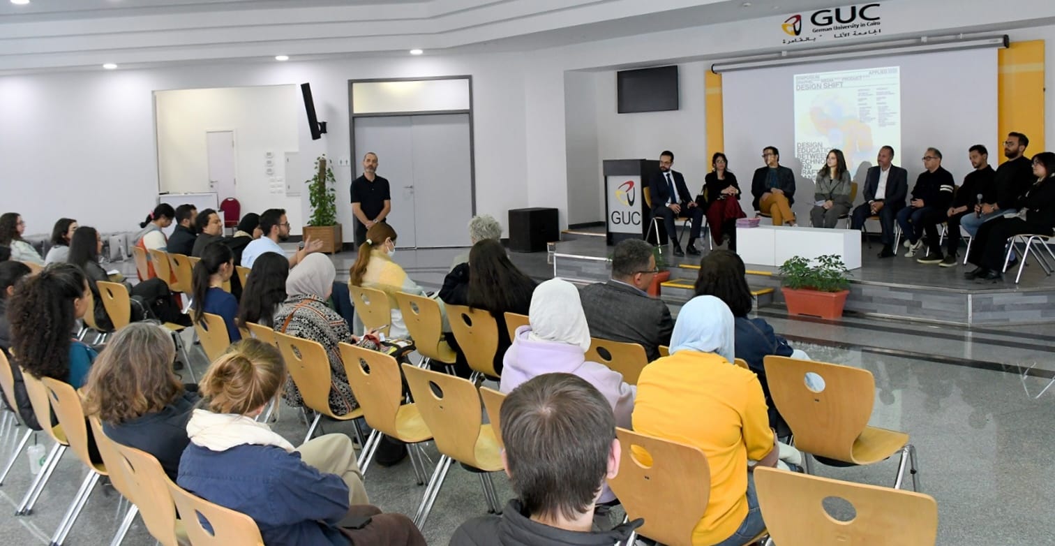 الكلية تقدم برامج أكاديمية متكاملة في المجالات الثلاث